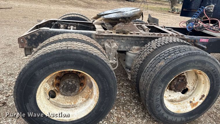 image for item EN0196 1993 White GMC semi truck