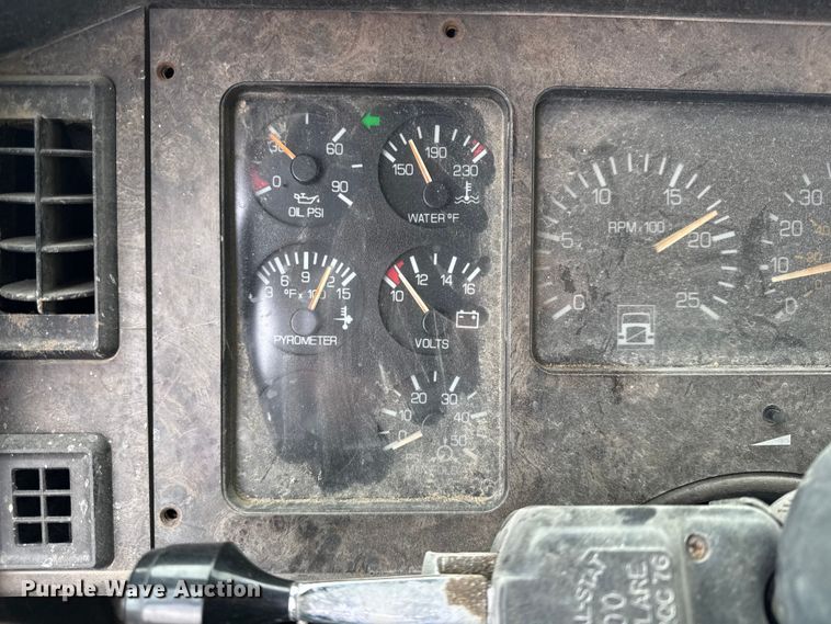 image for item EN0196 1993 White GMC semi truck