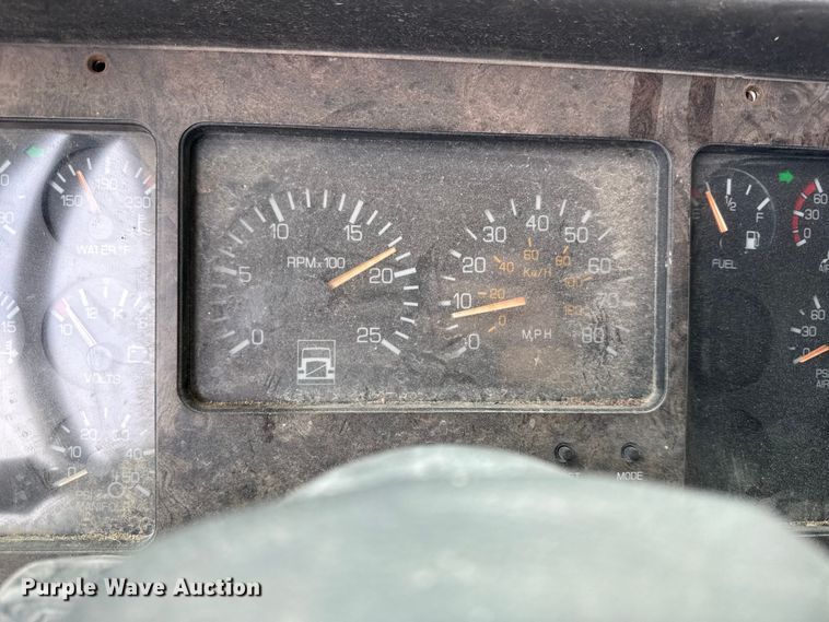 image for item EN0196 1993 White GMC semi truck