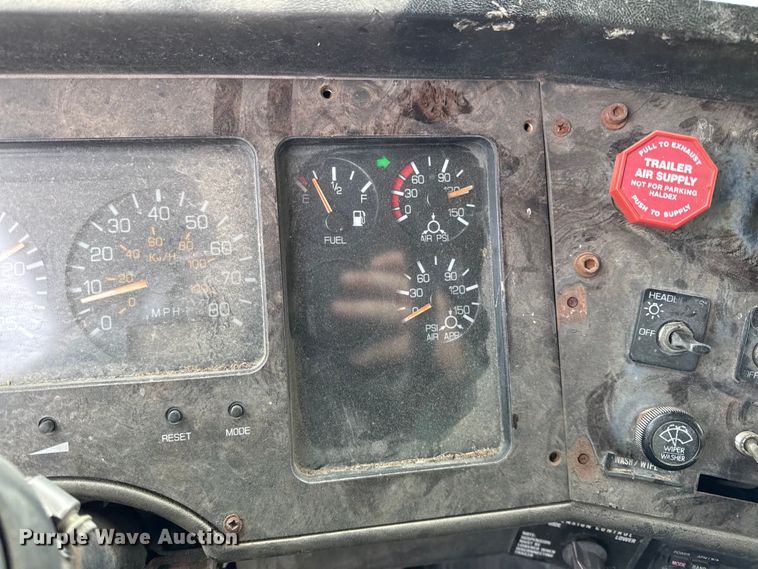 image for item EN0196 1993 White GMC semi truck