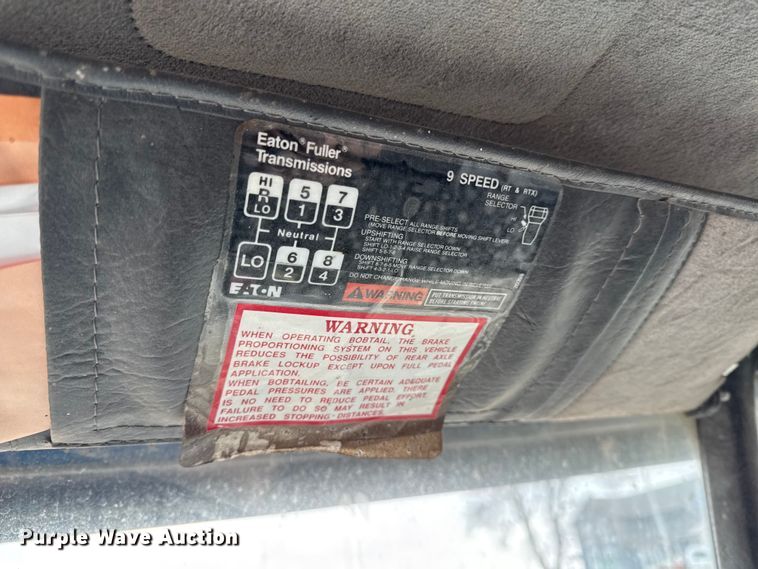 image for item EN0196 1993 White GMC semi truck