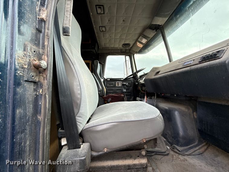 image for item EN0196 1993 White GMC semi truck