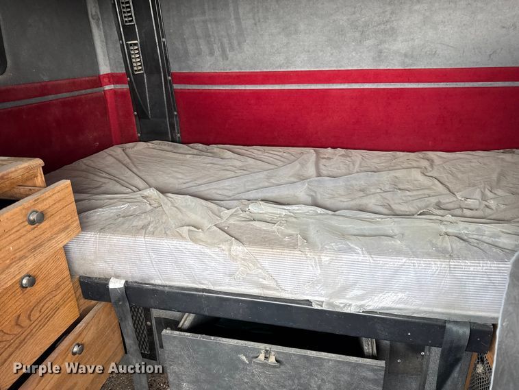 image for item EN0196 1993 White GMC semi truck