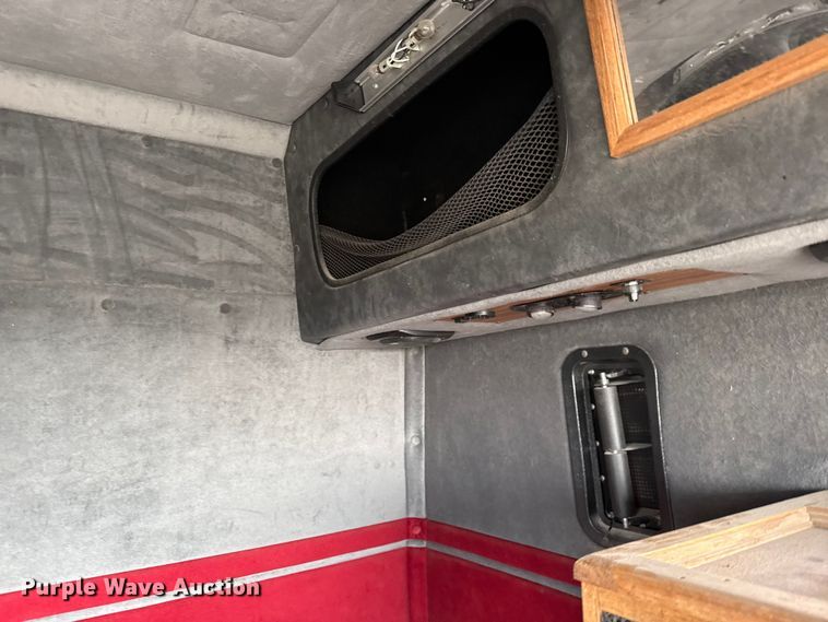 image for item EN0196 1993 White GMC semi truck