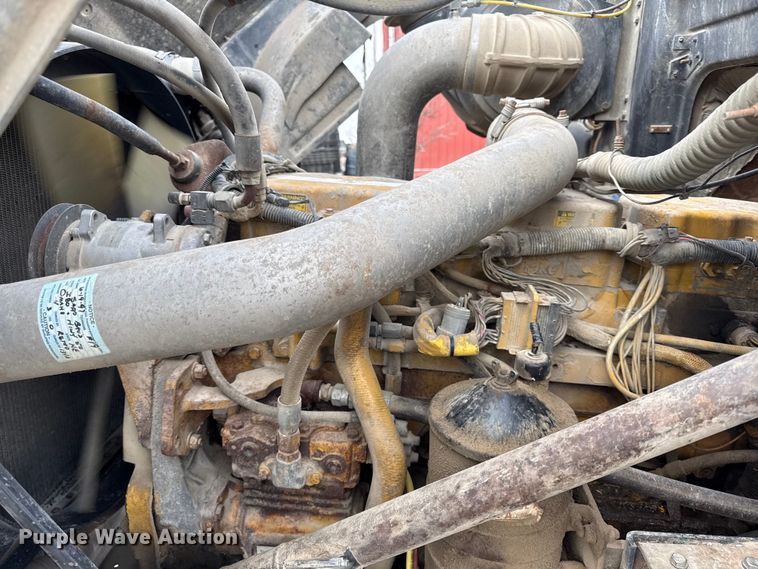 image for item EN0196 1993 White GMC semi truck