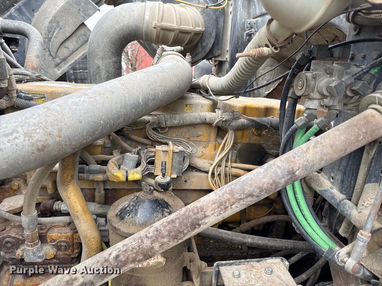 image for item EN0196 1993 White GMC semi truck