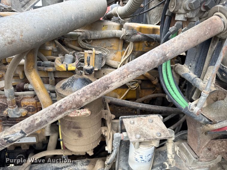 image for item EN0196 1993 White GMC semi truck