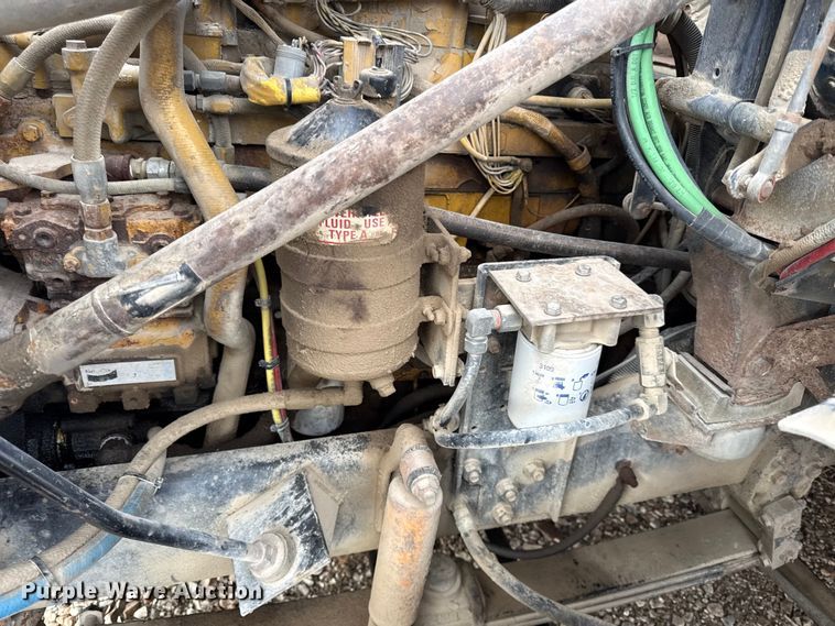 image for item EN0196 1993 White GMC semi truck