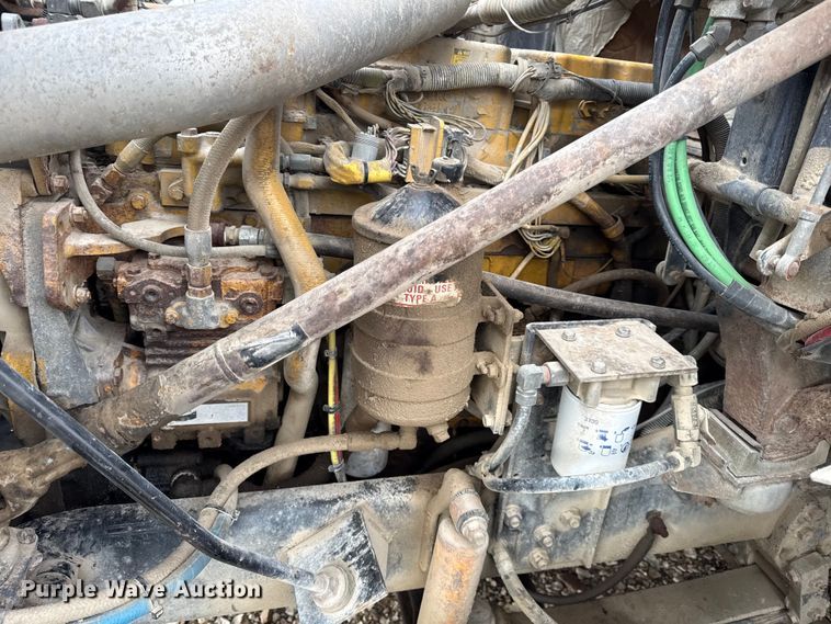 image for item EN0196 1993 White GMC semi truck