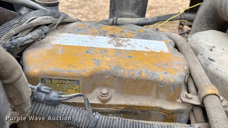 image for item EN0196 1993 White GMC semi truck