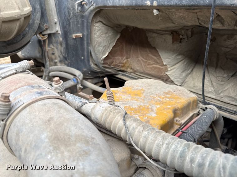 image for item EN0196 1993 White GMC semi truck