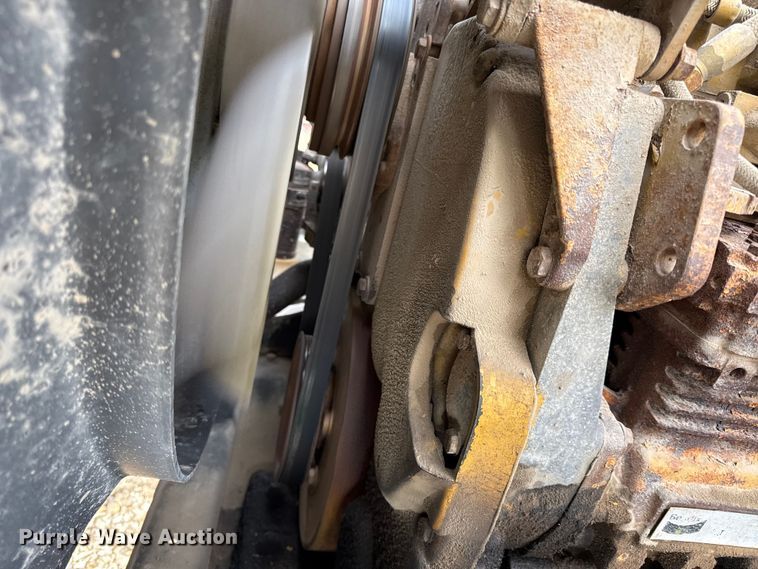 image for item EN0196 1993 White GMC semi truck