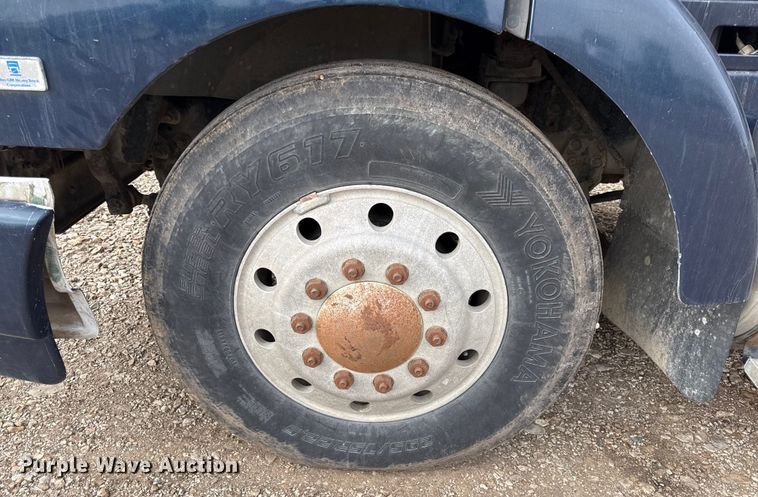 image for item EN0196 1993 White GMC semi truck