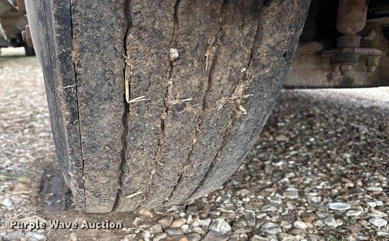 image for item EN0196 1993 White GMC semi truck