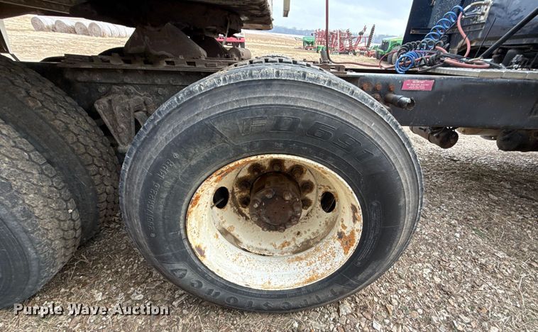 image for item EN0196 1993 White GMC semi truck