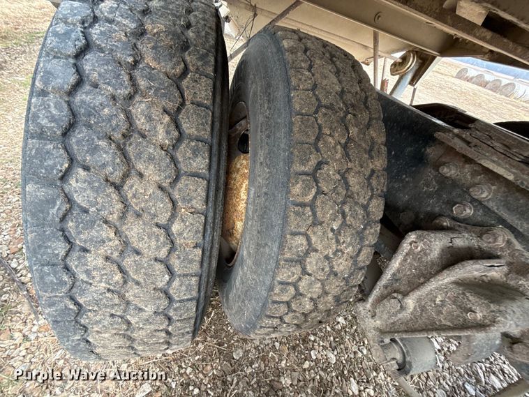 image for item EN0196 1993 White GMC semi truck