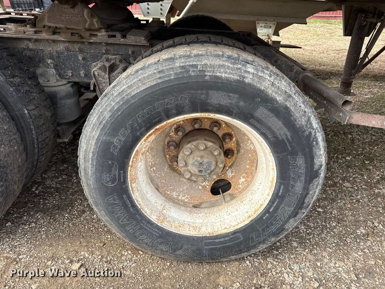 image for item EN0196 1993 White GMC semi truck