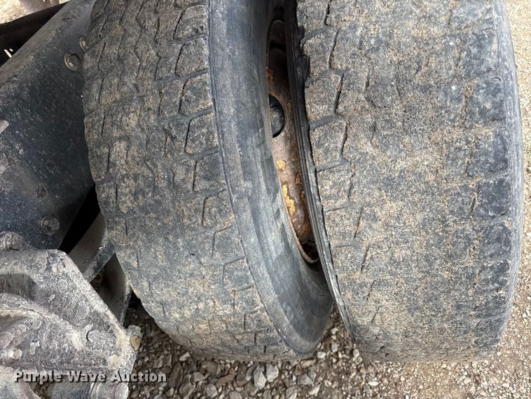 image for item EN0196 1993 White GMC semi truck