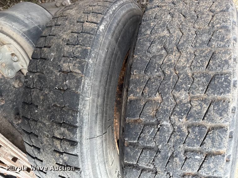 image for item EN0196 1993 White GMC semi truck