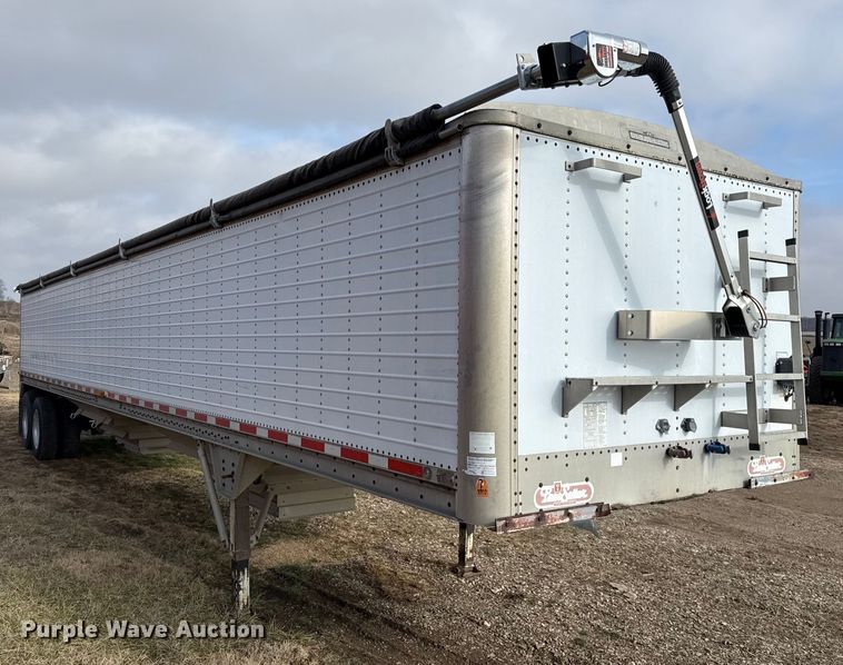 image for item EN0198 1993 Wilson Pacesetter grain trailer