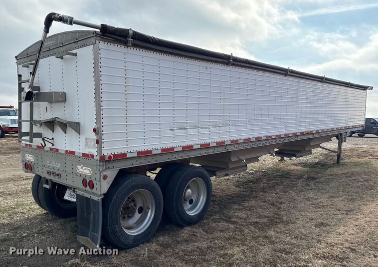 image for item EN0198 1993 Wilson Pacesetter grain trailer