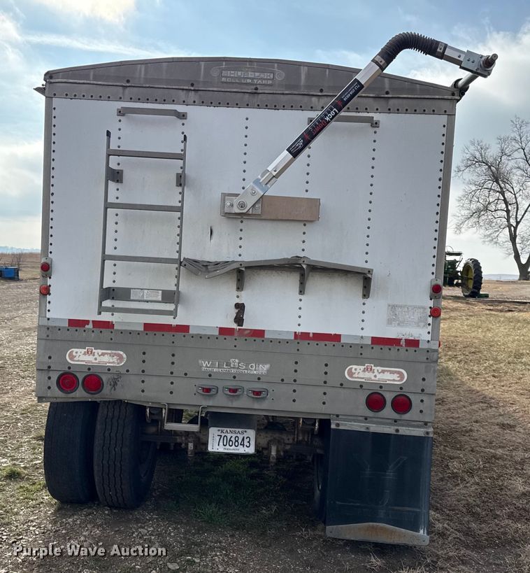 image for item EN0198 1993 Wilson Pacesetter grain trailer