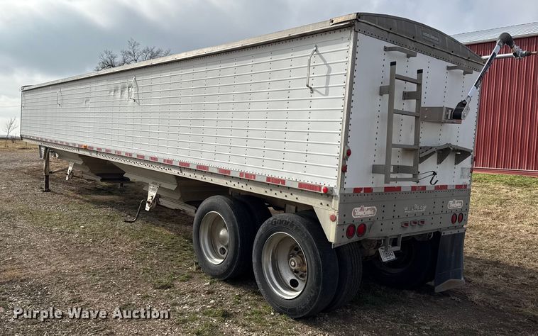image for item EN0198 1993 Wilson Pacesetter grain trailer