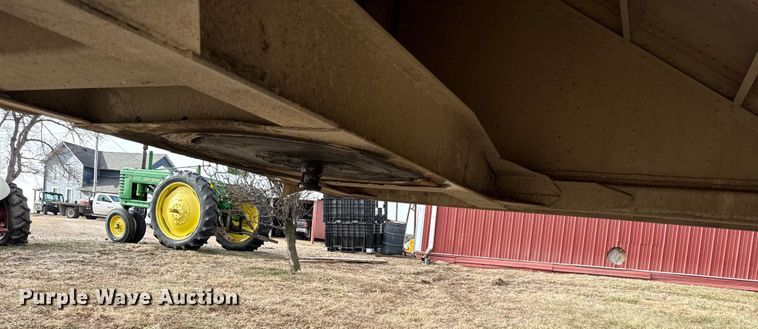 image for item EN0198 1993 Wilson Pacesetter grain trailer