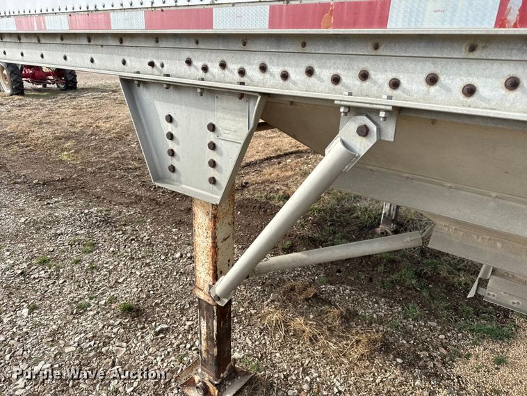 image for item EN0198 1993 Wilson Pacesetter grain trailer