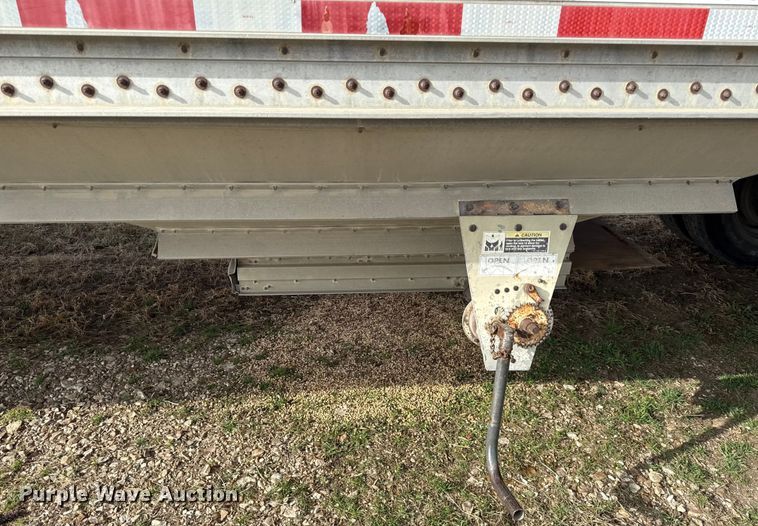 image for item EN0198 1993 Wilson Pacesetter grain trailer