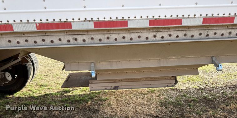 image for item EN0198 1993 Wilson Pacesetter grain trailer