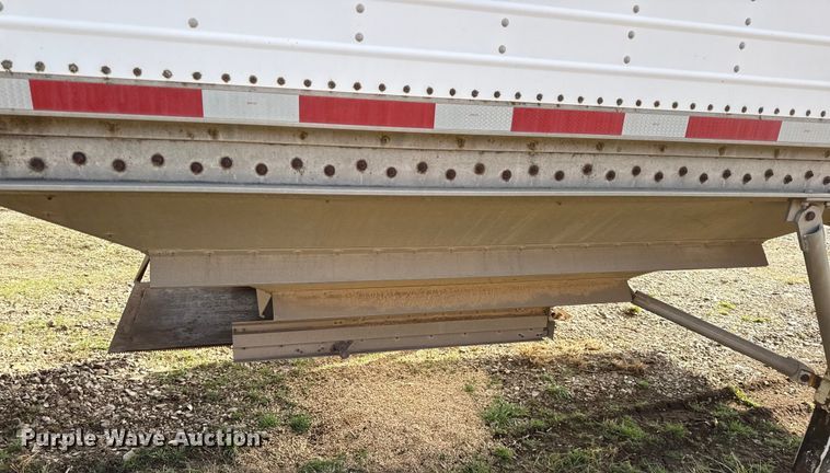 image for item EN0198 1993 Wilson Pacesetter grain trailer