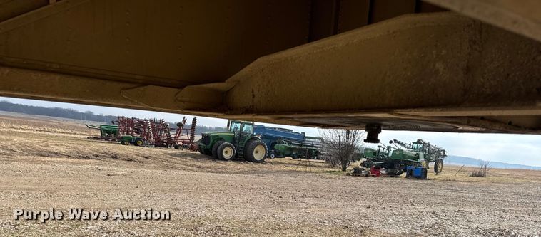 image for item EN0198 1993 Wilson Pacesetter grain trailer