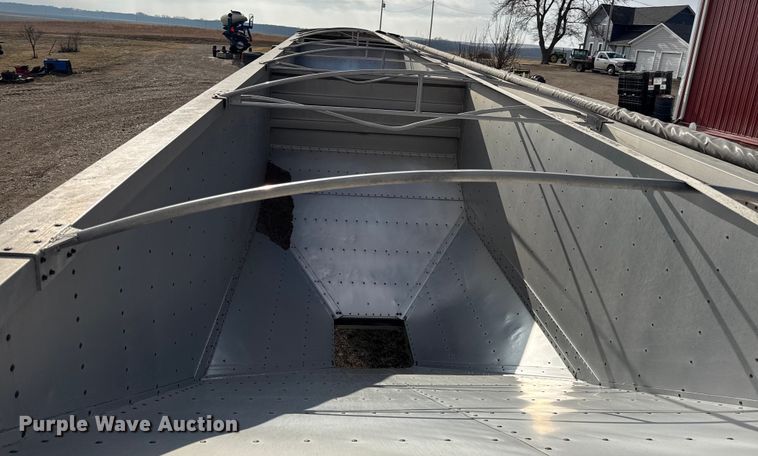 image for item EN0198 1993 Wilson Pacesetter grain trailer