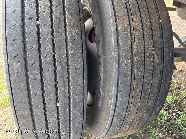 image for item EN0198 1993 Wilson Pacesetter grain trailer