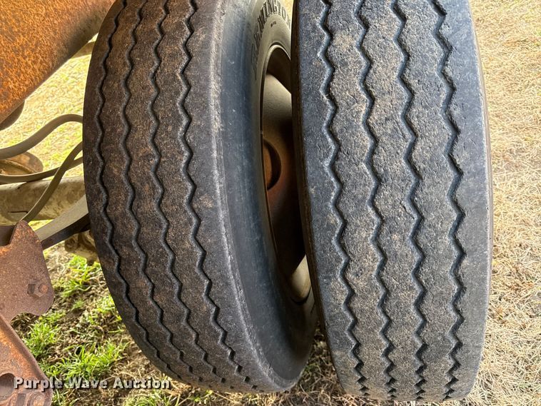 image for item EN0198 1993 Wilson Pacesetter grain trailer