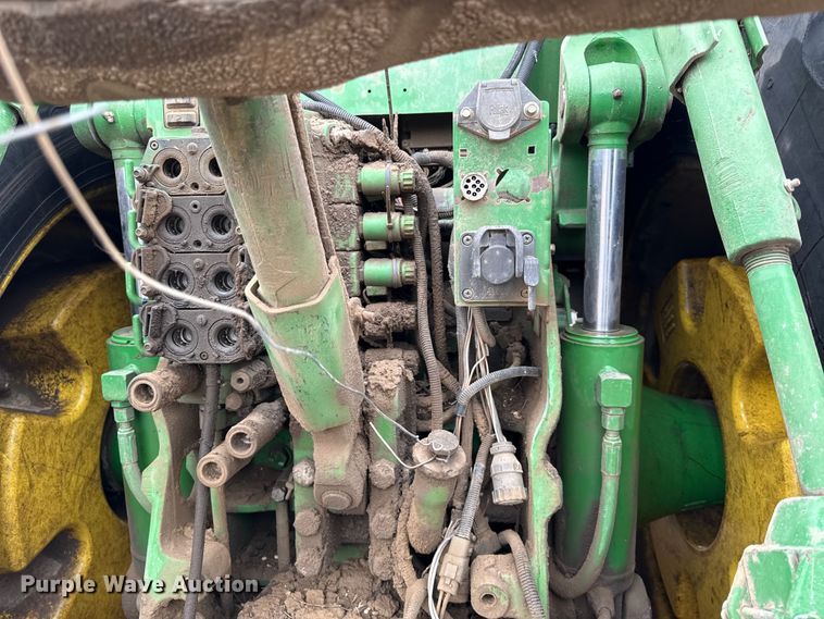 image for item EN0204 2002 John Deere 8420 MFWD tractor