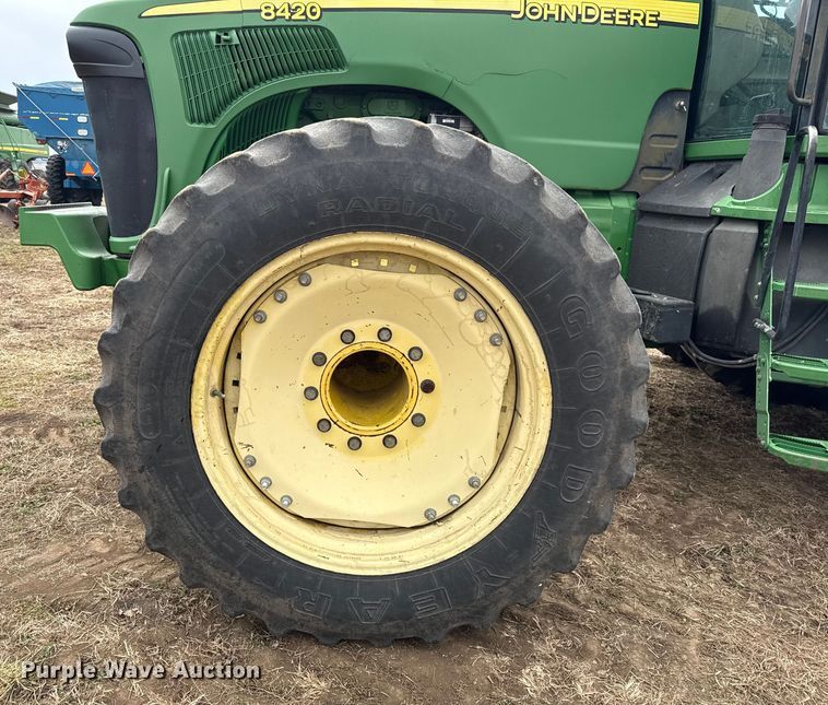 image for item EN0204 2002 John Deere 8420 MFWD tractor
