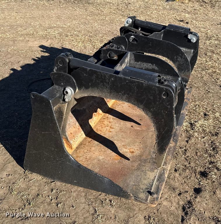image for item EN0229 Skid steer grapple bucket