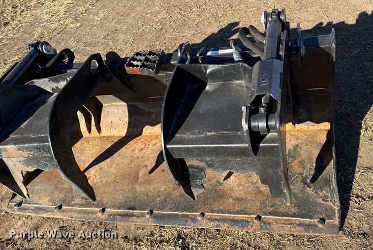 image for item EN0229 Skid steer grapple bucket