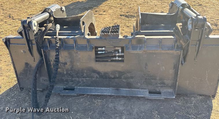 image for item EN0229 Skid steer grapple bucket