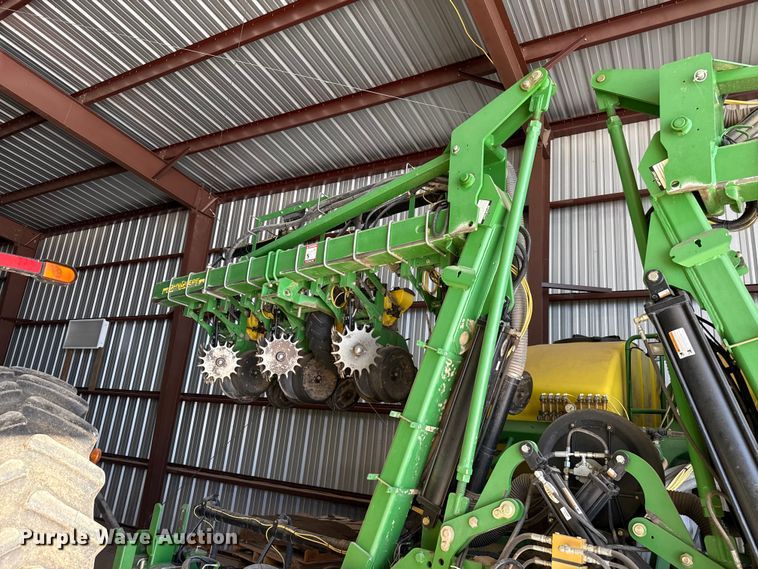 image for item EP2771 John Deere 1720 planter