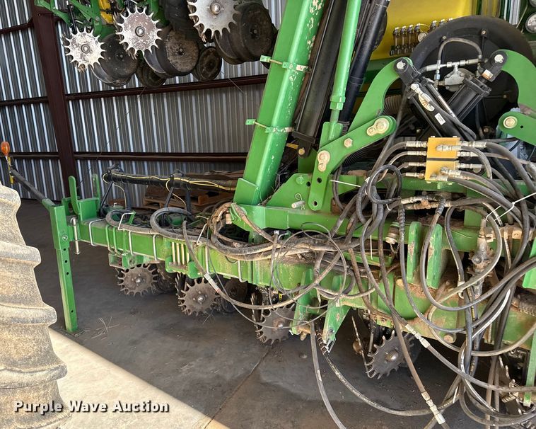 image for item EP2771 John Deere 1720 planter