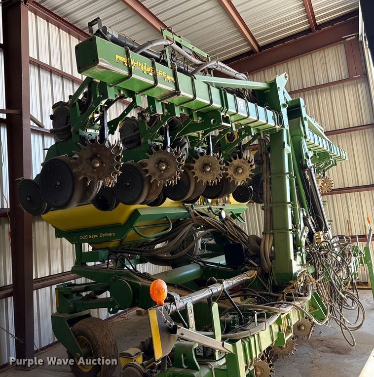 image for item EP2771 John Deere 1720 planter