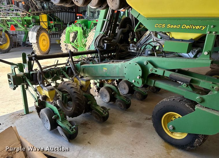 image for item EP2771 John Deere 1720 planter