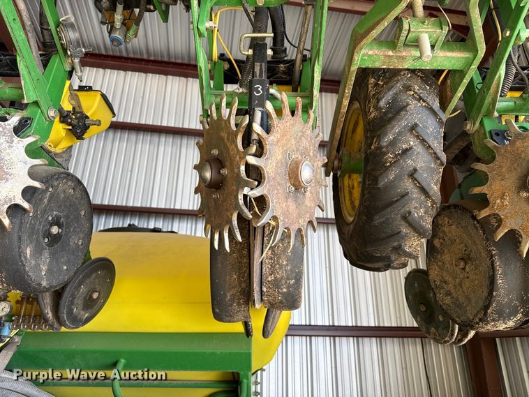 image for item EP2771 John Deere 1720 planter