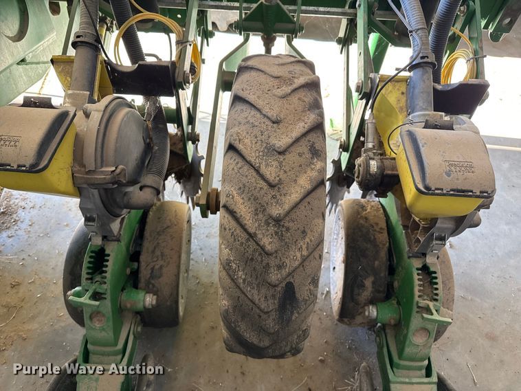 image for item EP2771 John Deere 1720 planter