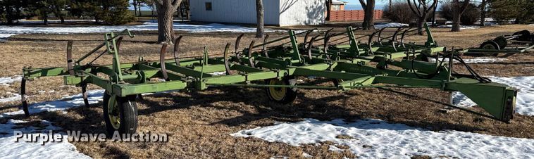 image for item EP2808 John Deere 200F chisel