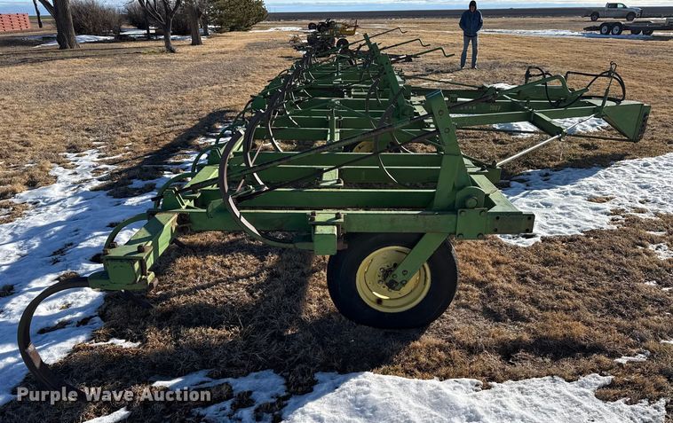 image for item EP2808 John Deere 200F chisel