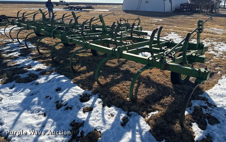 image for item EP2808 John Deere 200F chisel